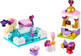 LEGO® Disney™ 41069 - Treasure egy napja a medencében