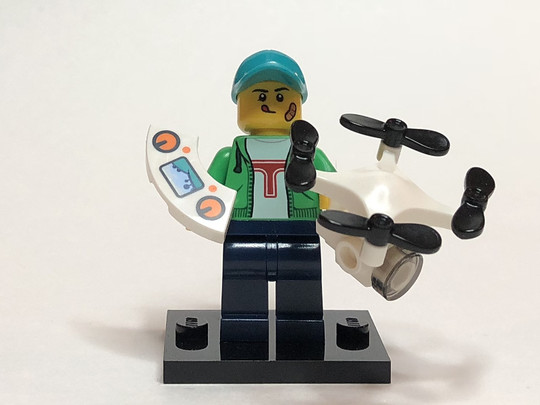 LEGO® Minifigurák col20-16 -  Minifigura 20. sorozat - Fiú drónnal