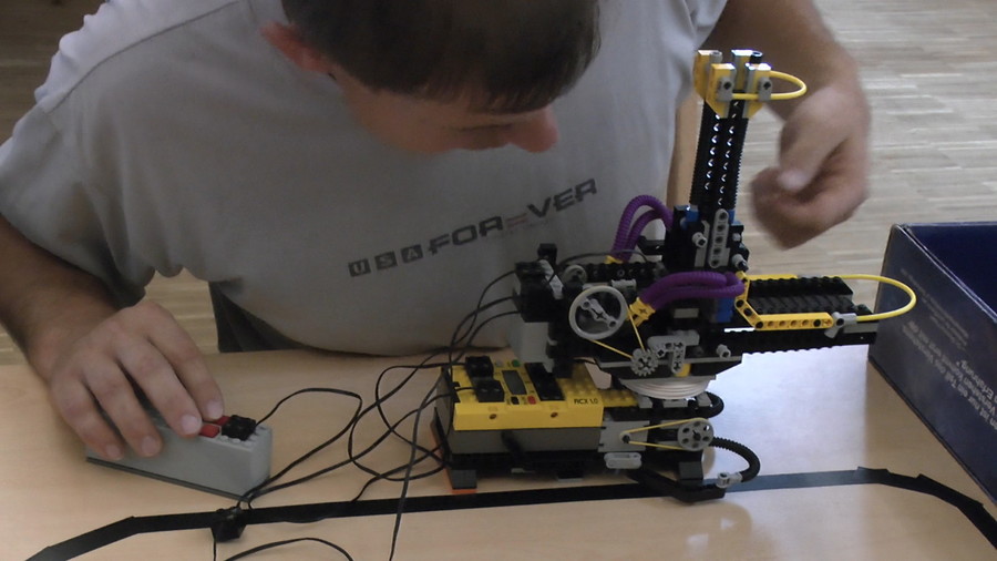 Lego robotokat építettünk