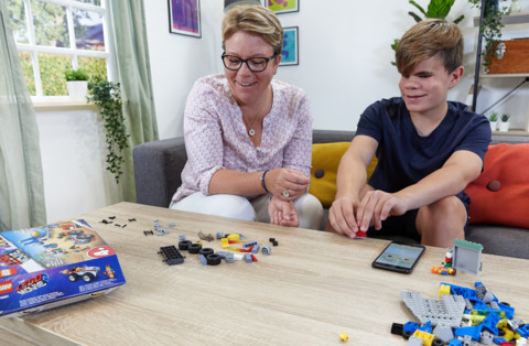 A LEGO Csoport audio és Braille építési útmutatót tesztel