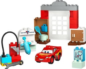 LEGO® DUPLO® 10456 - McQueen látogatása Doki garázsában