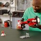 LEGO® ICONS 11375 - Ferrari F2004 és Michael Schumacher