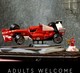 LEGO® ICONS 11375 - Ferrari F2004 és Michael Schumacher