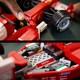 LEGO® ICONS 11375 - Ferrari F2004 és Michael Schumacher