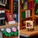 LEGO® ICONS 11379 - Könyvkuckó: Könyvesbolt