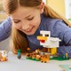 LEGO® Minecraft™ 21585 - Csirkefarm