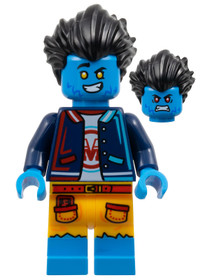 Logan kék kabátban
