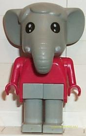 Elefánt piros pólóban