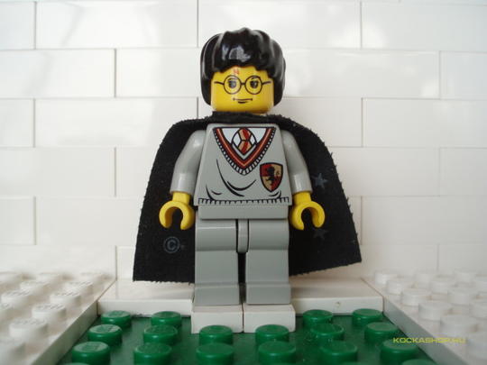 LEGO® Minifigurák hp005h - Harry Potter Gryffindor Egyenruhában palást nélkül