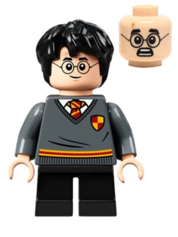 LEGO® Minifigurák hp265 - Harry Potter - Griffendéles pulóver címerrel, Fekete nadrág