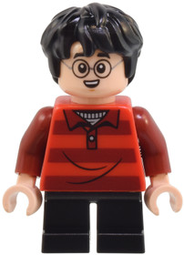 Harry Potter piros pulóverben