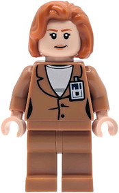 Dana Scully középnugát színű ruhában