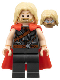Thor gumiköpenyben, sötét gyöngyházszürke lábakkal