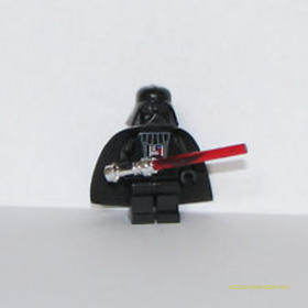 Darth Vader minifigura fénykarddal