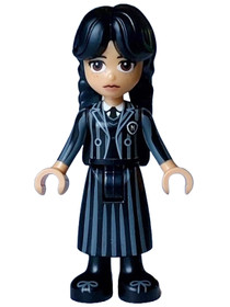 Wednesday Addams Iskolai egyenruhában