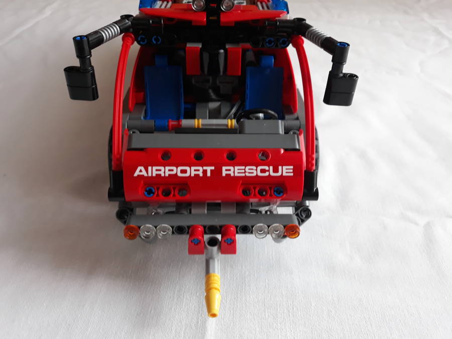 Repülőtéri tűzoltó autó