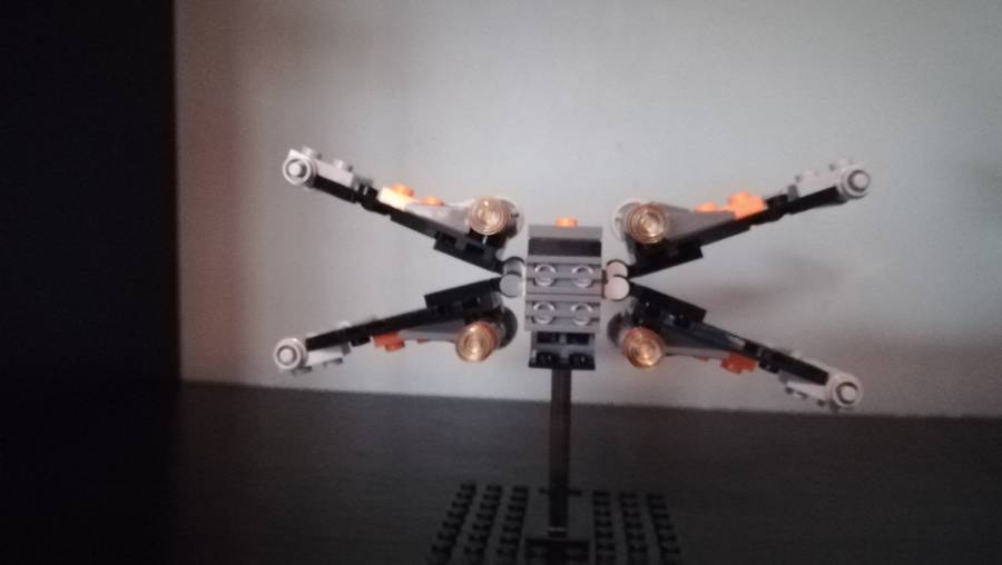 75102 Poe's X-Wing Fighter lekicsinyített változata