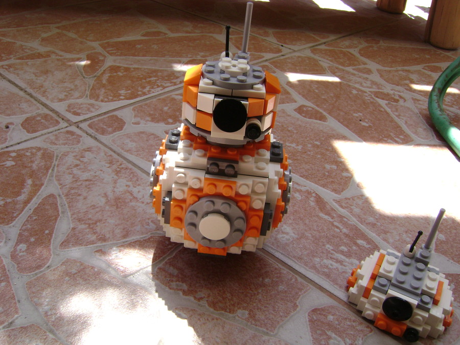 BB-8,R2-D2,C-3PO,AT-AT LEGO-ból