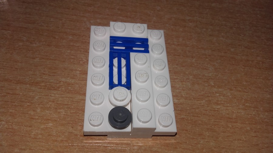 Lego R2-D2 :)