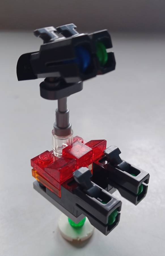 U4611 az új szuperrobot és bázisa