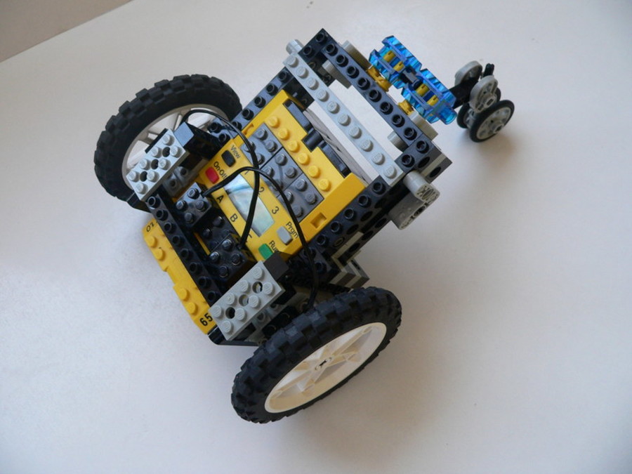 3804 RCX 2.0: labdázós Acrobot