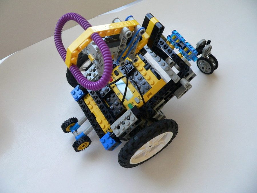 3804 RCX 2.0: labdázós Acrobot