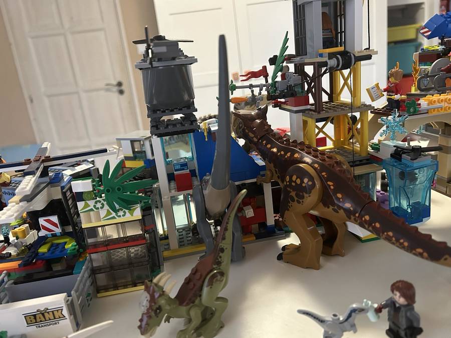 Jurassic World központ dinók támadása