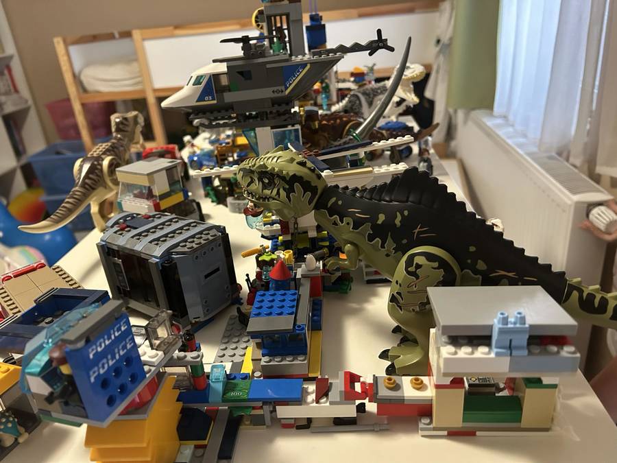 Jurassic World központ dinók támadása