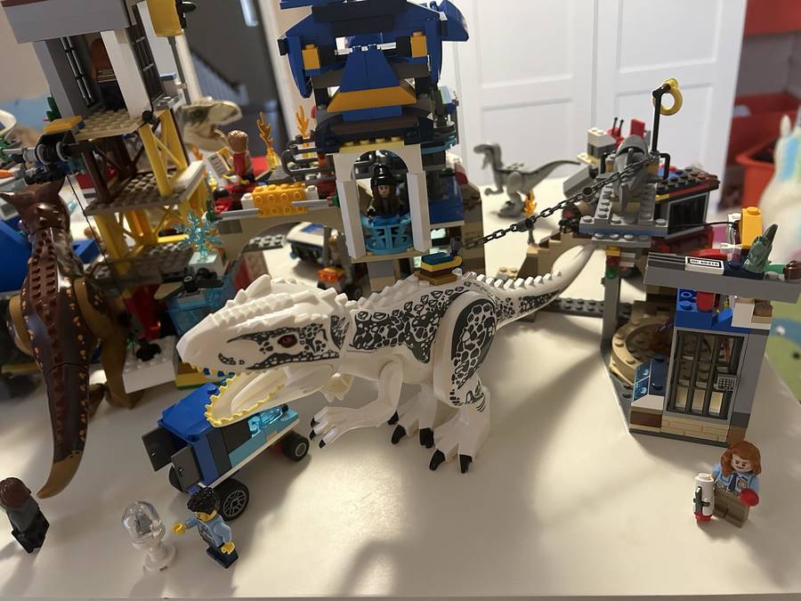 Jurassic World központ dinók támadása