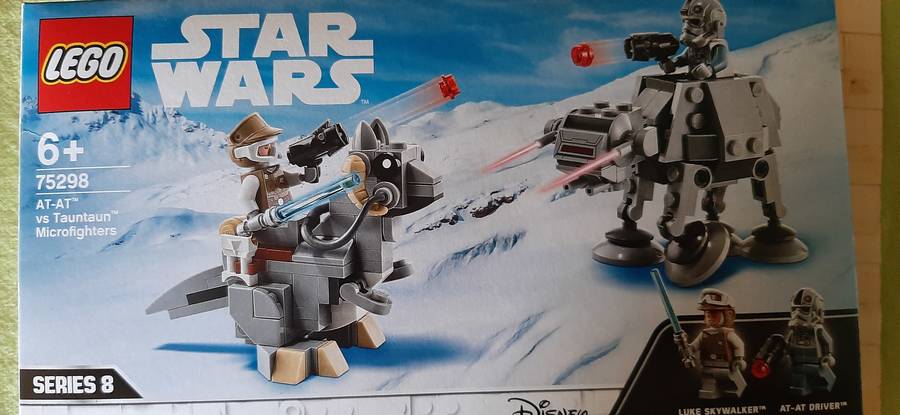 AT-AT vs Tauntaun