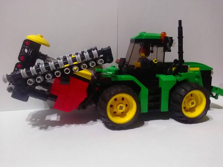 Zúg a traktor...