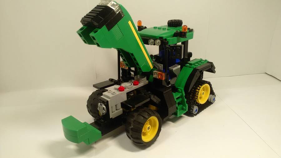John Deere traktor vetőgéppel