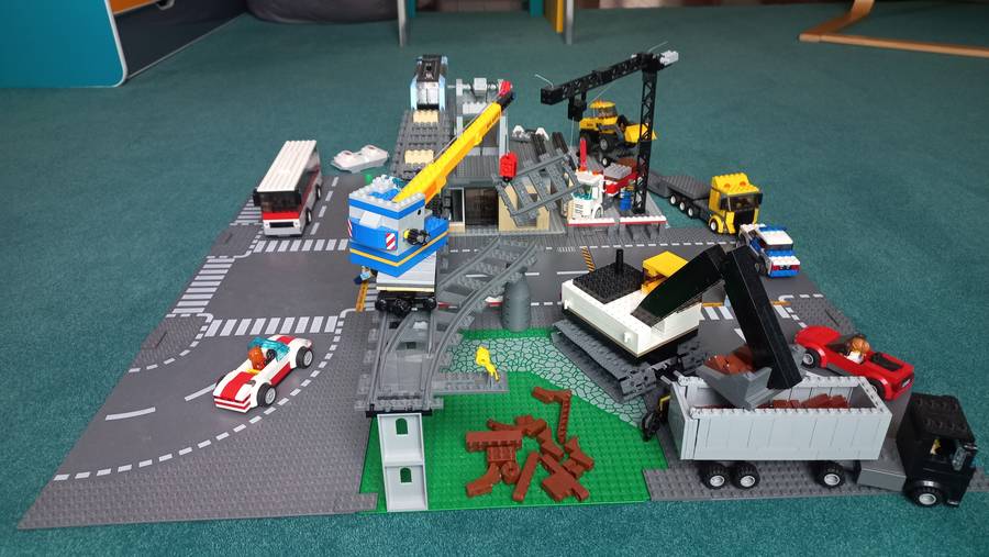 Intermodális csomópont építése lego cityben