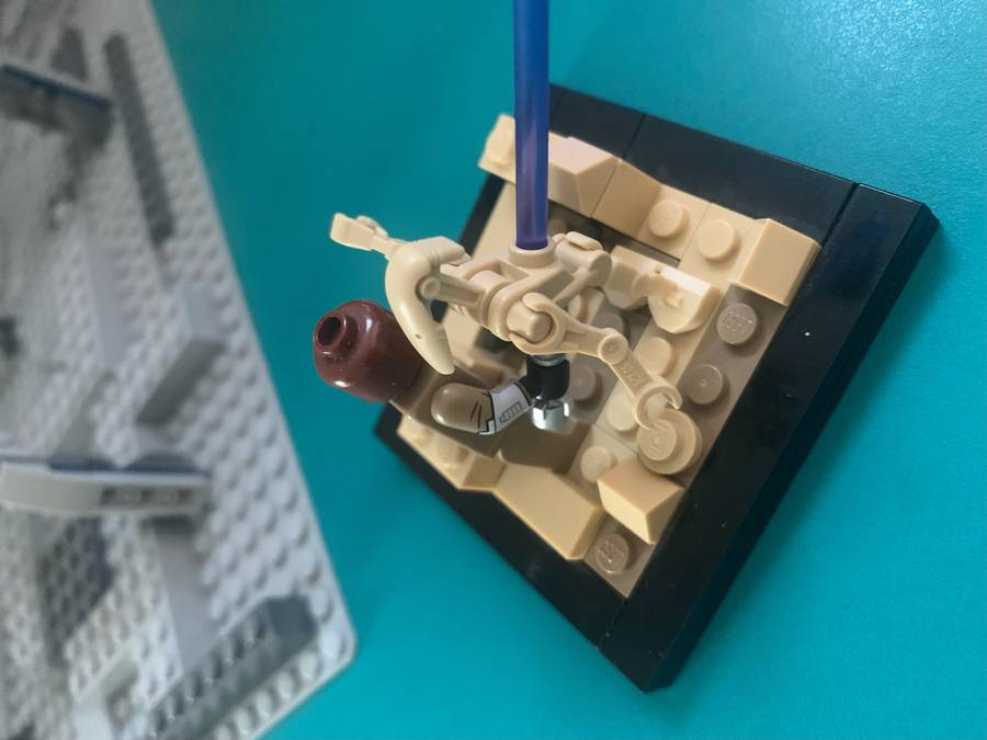 Windu mester az erőt használva megöl egy droidot