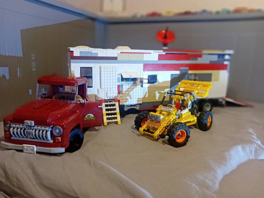 Chevrolette 3100 és egy triál autó
