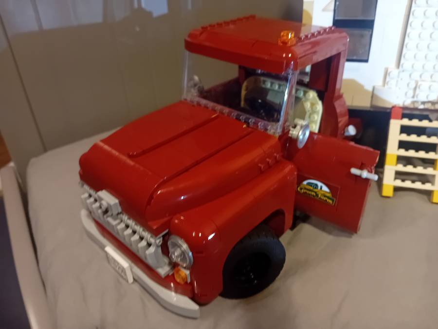  Chevrolette 3100 és egy triál autó