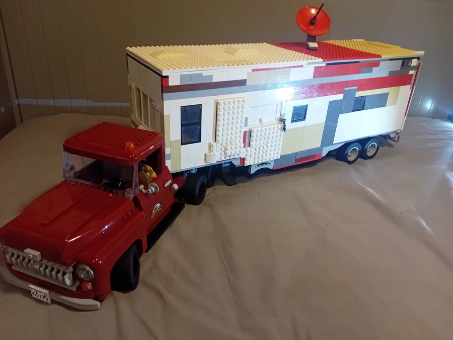  Chevrolette 3100 és egy triál autó
