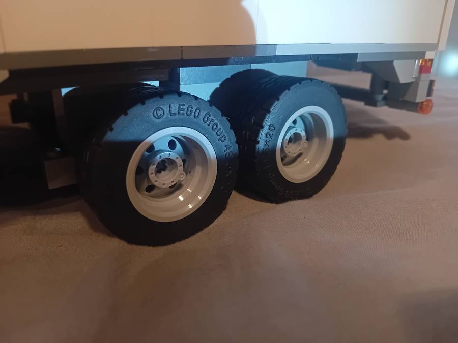  Chevrolette 3100 és egy triál autó
