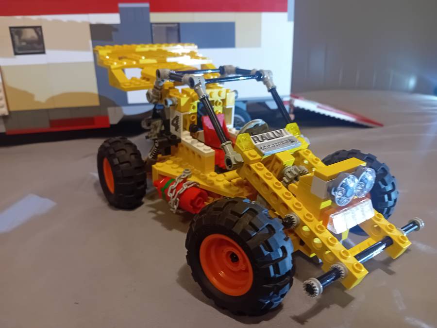 Chevrolette 3100 és egy triál autó