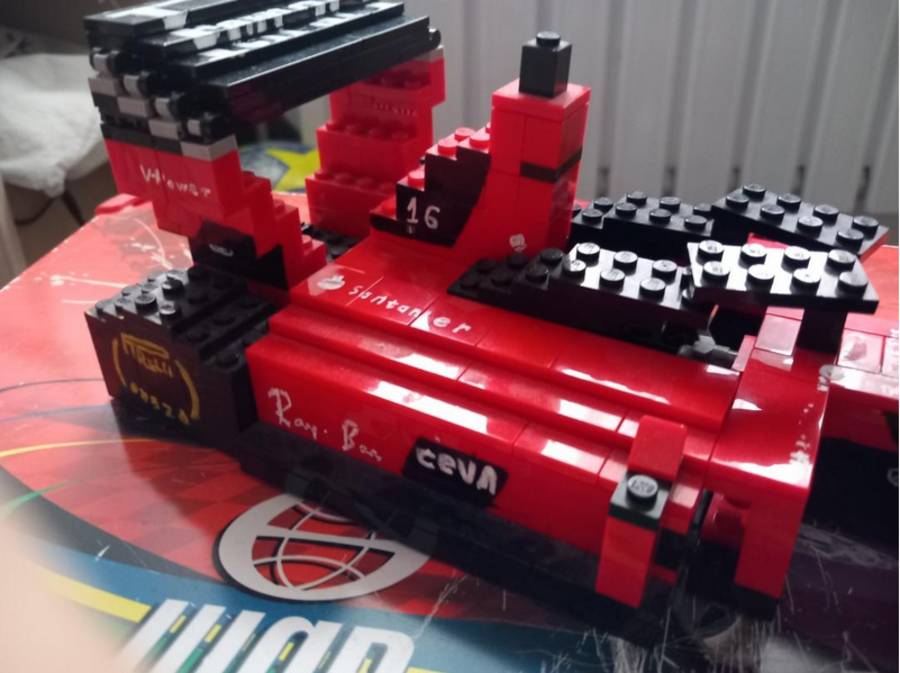 F1 Ferrari versenyautó