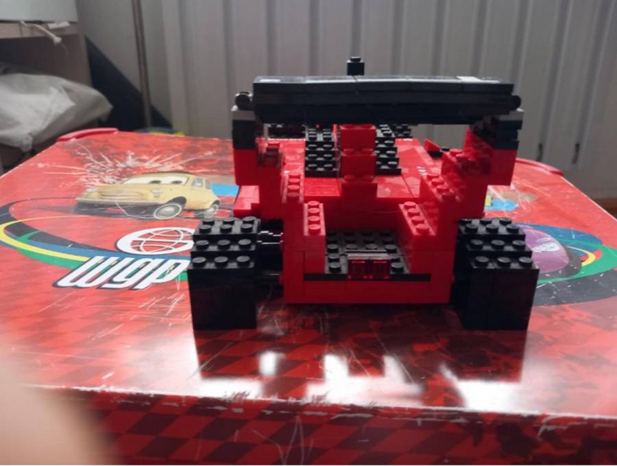 F1 Ferrari versenyautó