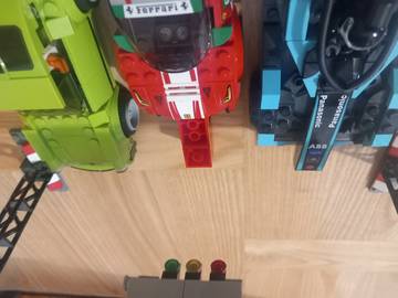 Döntetlen az utolsó futamon!