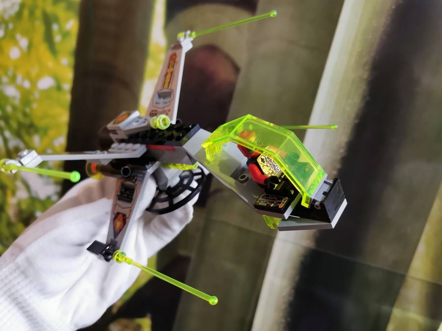 Egyedi UFO X-szárnyú vadász