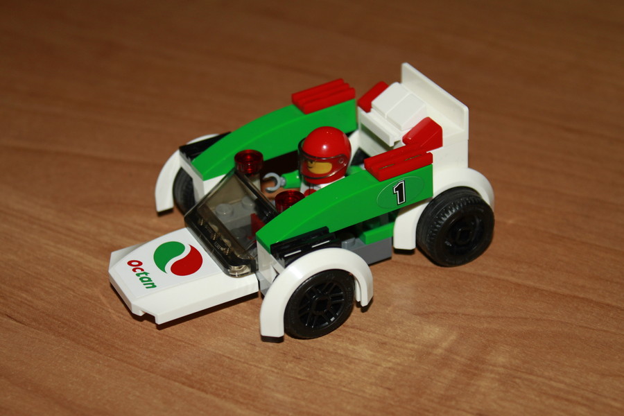 Lego versenyautó többféle kivitelben 60053