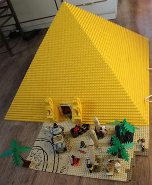 A Sárga piramis avagy egy dioráma újászületése