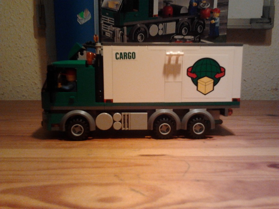 Cargo-s teherautó és targonca