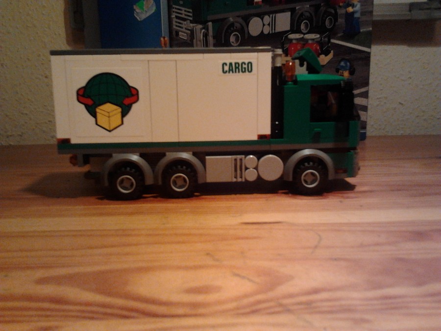 Cargo-s teherautó és targonca