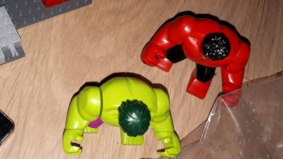 Hulkok összecsapása
