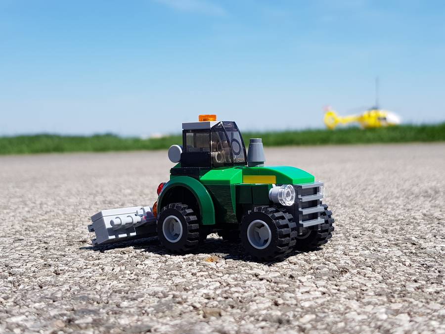 Fűnyíró traktor