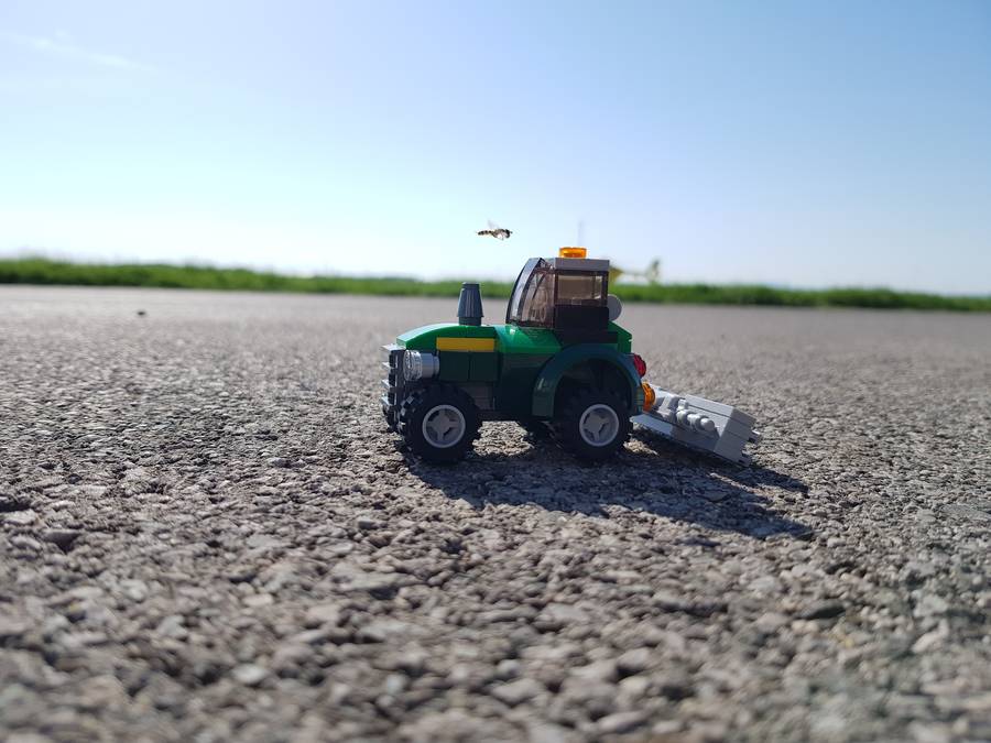 Fűnyíró traktor